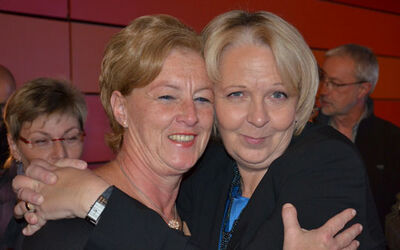 Michaela Engelmeier-Heite gratuliert Hannelore Kraft